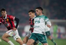 Santiago Wanderers gana en Talca y toma el liderato del ascenso