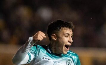 Con diez hombres y un golazo de Ponce: Wanderers vence a San Luis y se sube a la cima